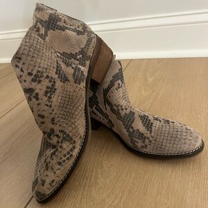 Very Volatile snake booties